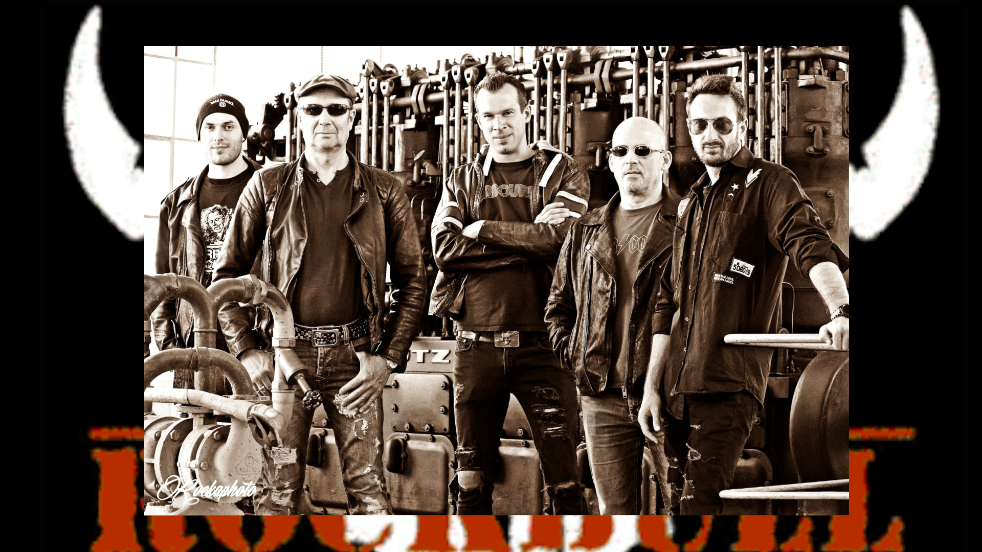 <ts  style = Background-color:black>Julian, Andreas, Olli, Stefan, Karl<br></ts>